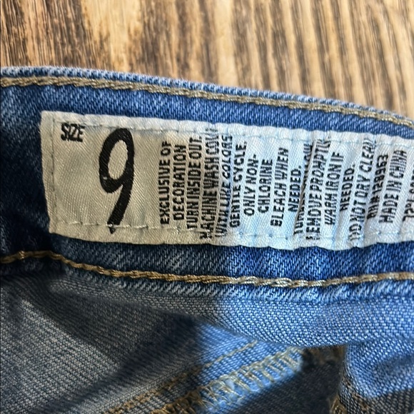 Embroidered Distressed Blue Jeans in box 18 - Picture 5 of 7